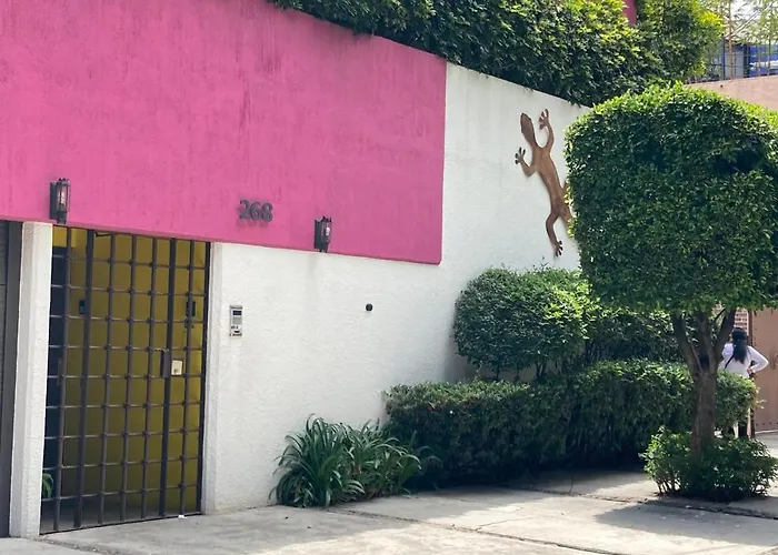 Hostal Cuija Coyoacan Berlin 268 Coyoacan México DF