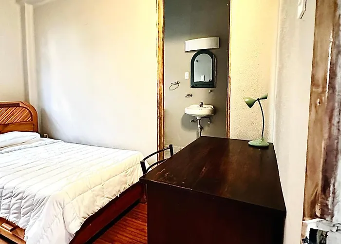 Frontera 49 Roma Norte Hostal México DF